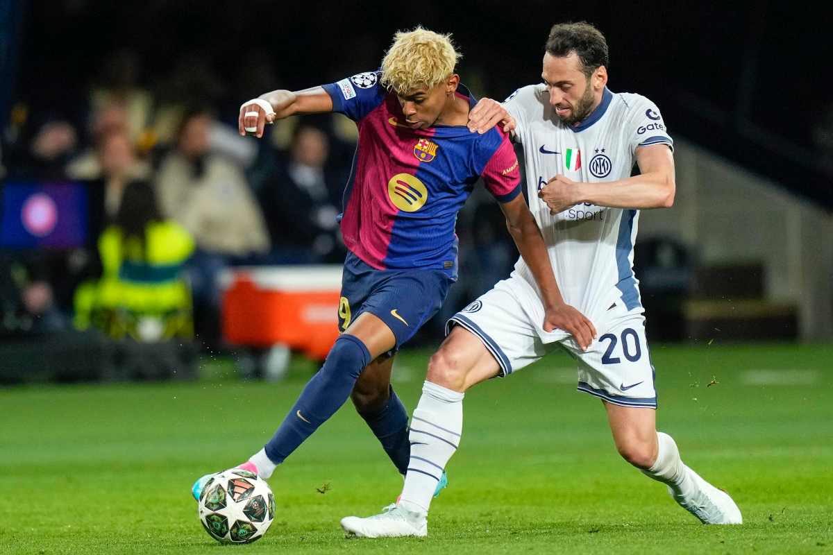 Calhanoglu in azione contro il Barcellona