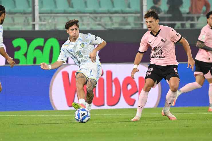 Cherubini ricama l'azione di gioco con un suggerimento in verticale