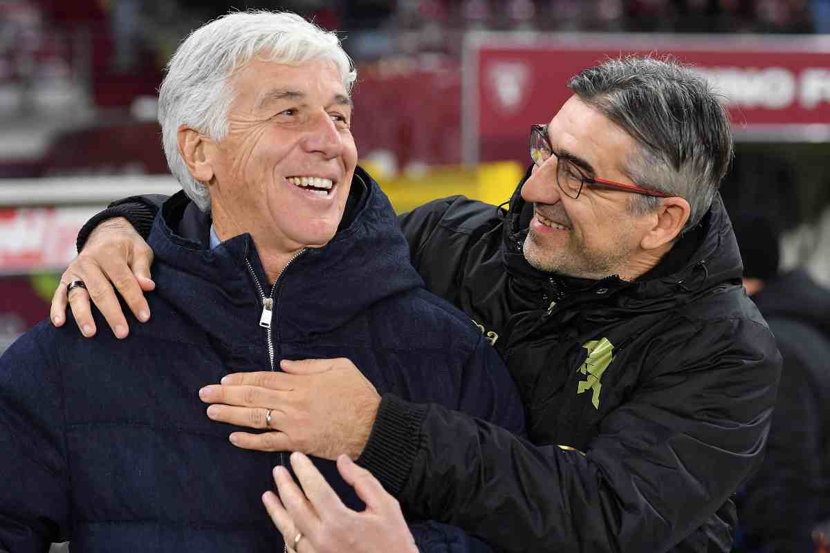 Gasperini abbraccia Juric in panchina
