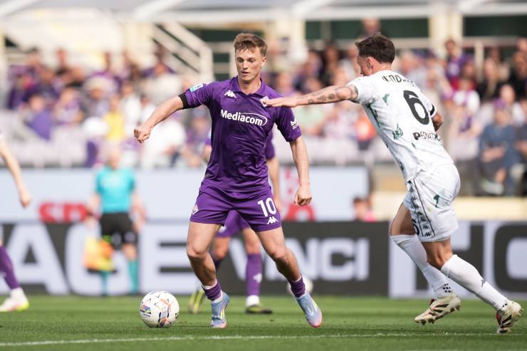 Gudmundsson in azione con la maglia della Fiorentina 