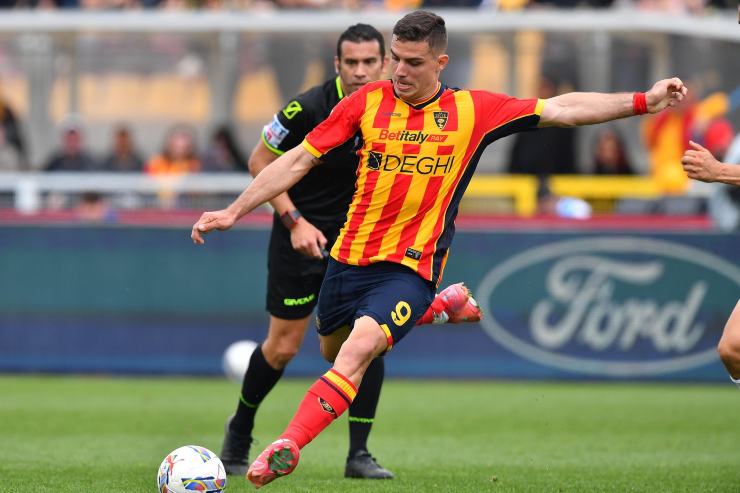 Krstovic calcia in porta 