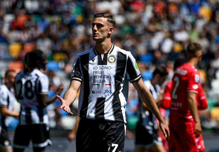 Lorenzo Lucca in campo con l'Udinese