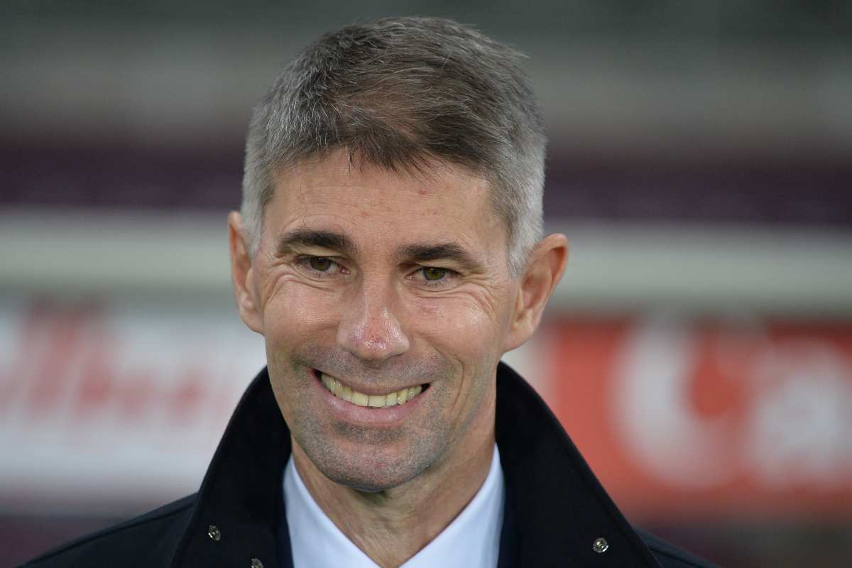 Massara sorridente a bordo campo