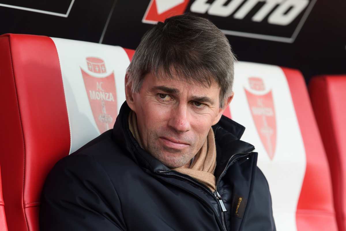 Massara con lo sguardo perplesso