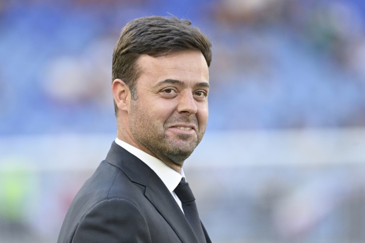 Pinto in primo piano e sorridente