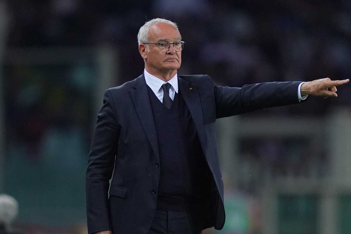 Ranieri dà indicazioni a bordo campo