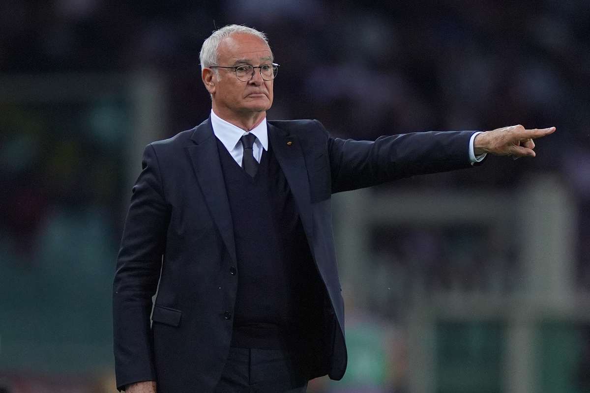 Ranieri dà indicazioni a bordo campo