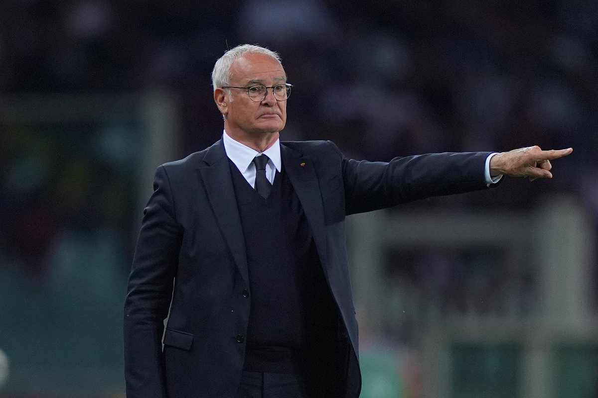 Claudio Ranieri a bordocampo per la sua ultima panchina alla guida della Roma