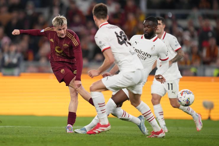 Saelemaekers calcia in porta