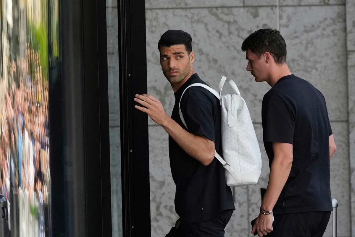 Taremi, attaccante dell'Inter, qui con Pavard