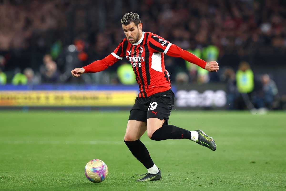 Theo Hernandez con la maglia del Milan