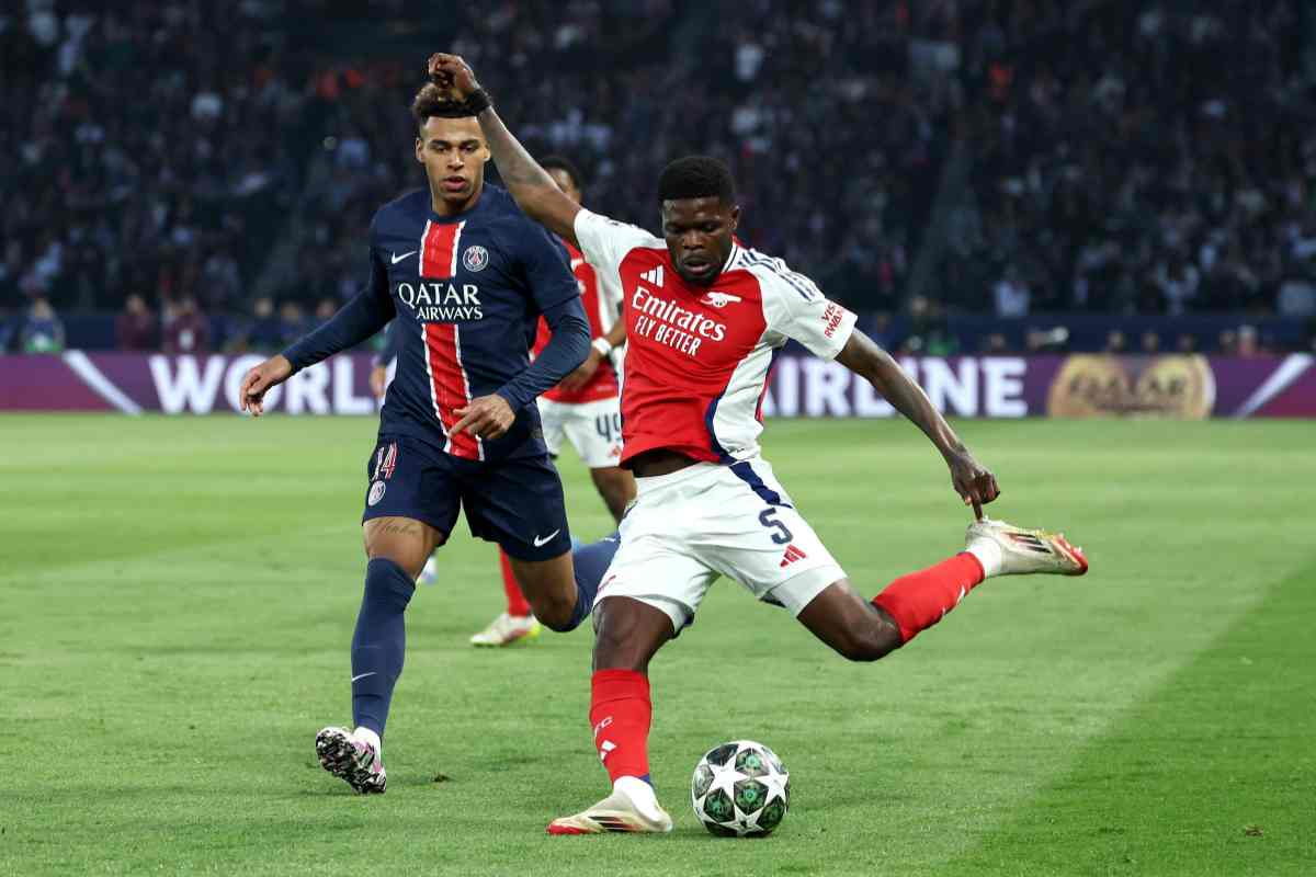 Thomas Partey con la maglia dell'Arsenal