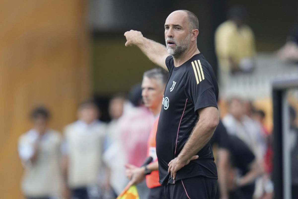 Tudor dà indicazioni in panchina