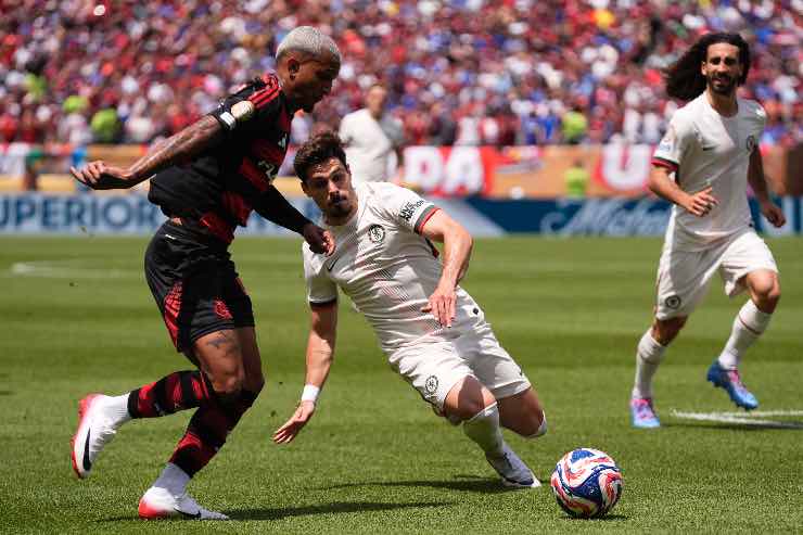 Sgasata di Wesley sulla fascia, pronto al cross