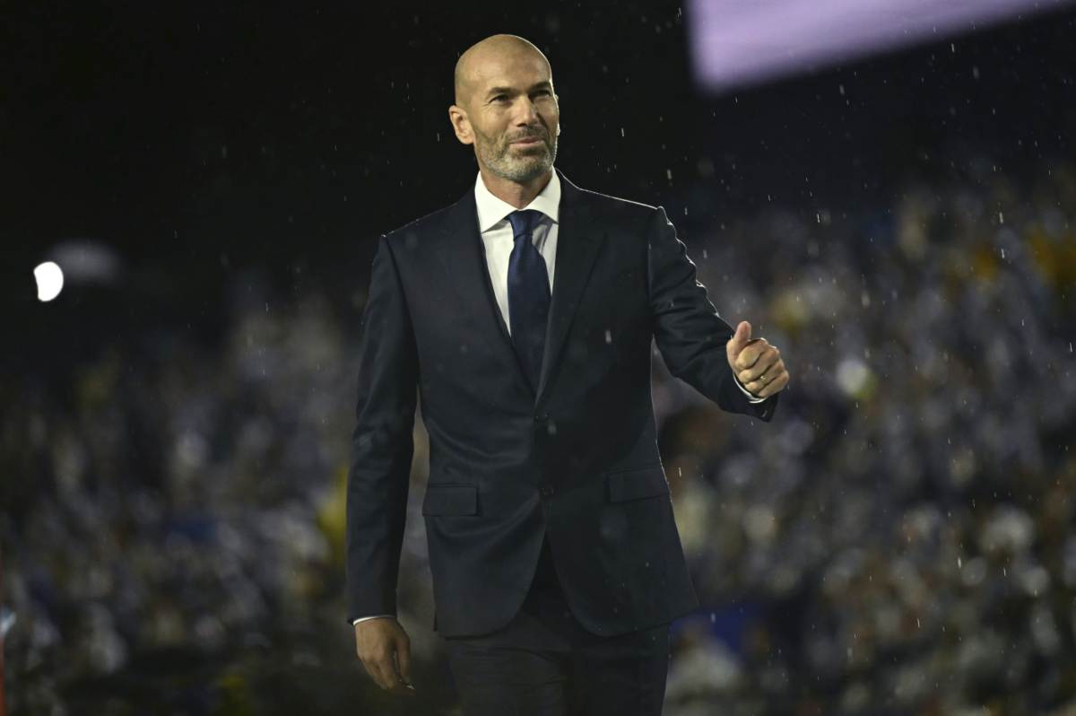 Zidane in primo piano dà l'ok
