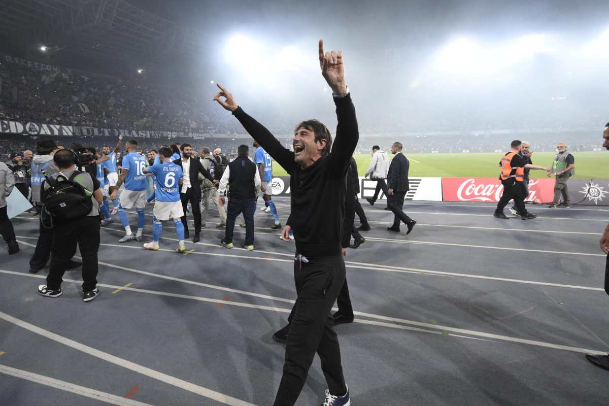 Antonio Conte festeggia lo scudetto del Napoli
