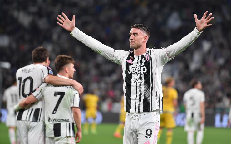 L'attaccante della Juventus, Dusan Vlahovic, esultante dopo una rete
