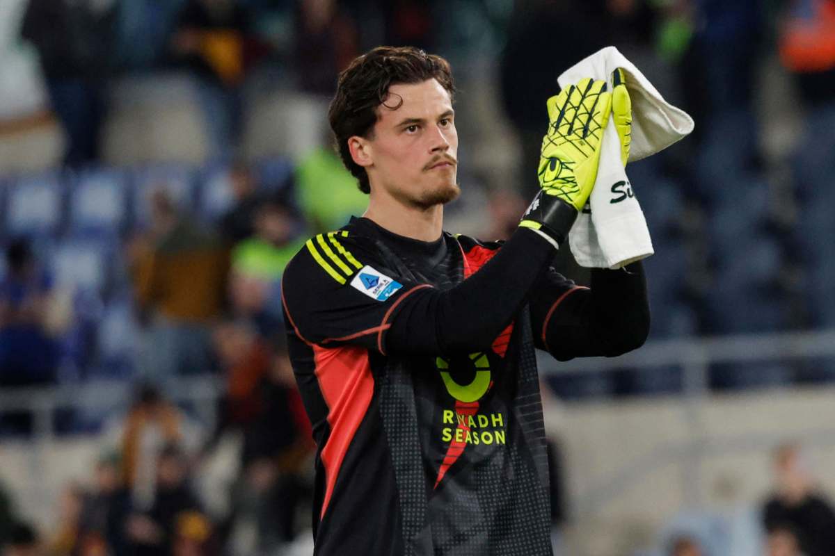 Roma’s goalkeeper Mile Svilar