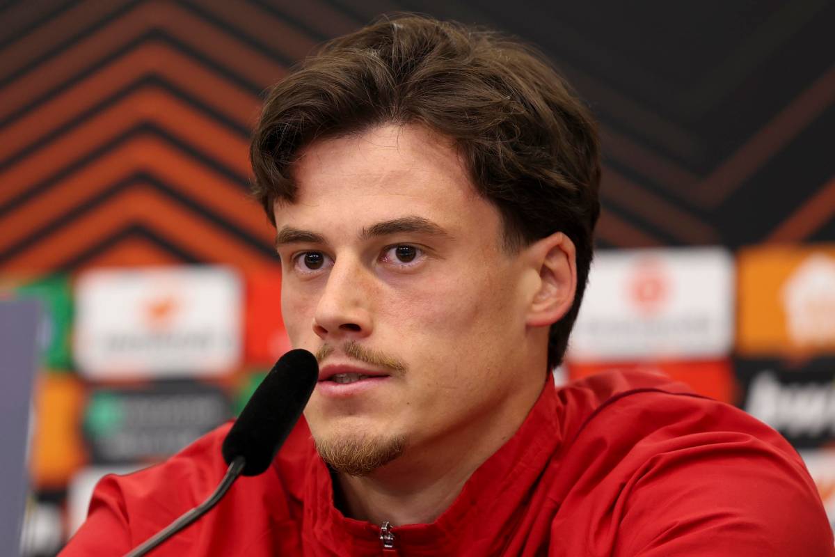 Il numero uno della Roma, Mile Svilar, in conferenza stampa