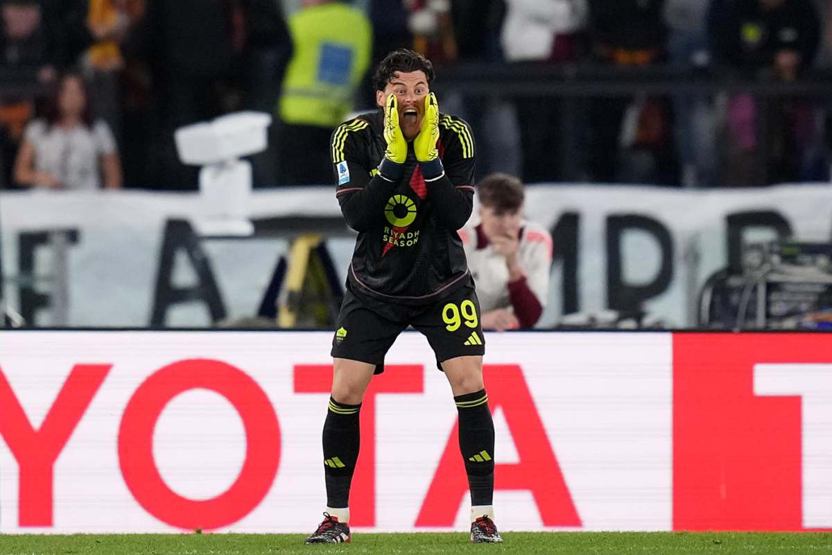 Il numero uno della Roma, Mile Svilar, sistema la barriera