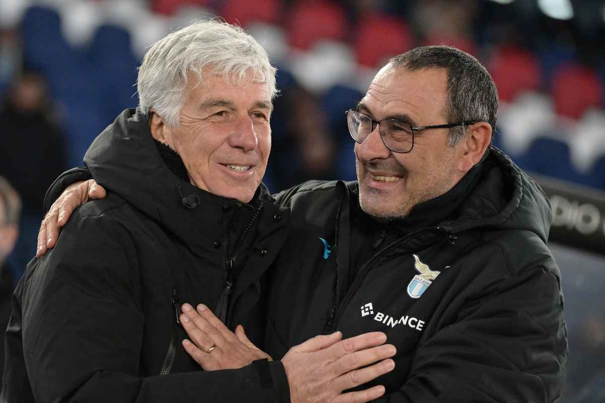 Sarri e Gasperini si abbracciano