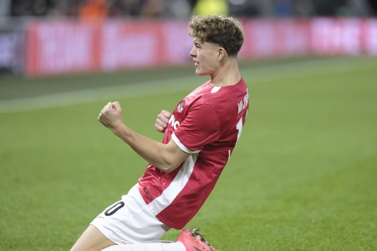 L'attaccante olandese Sven Mijnans esulta dopo una rete