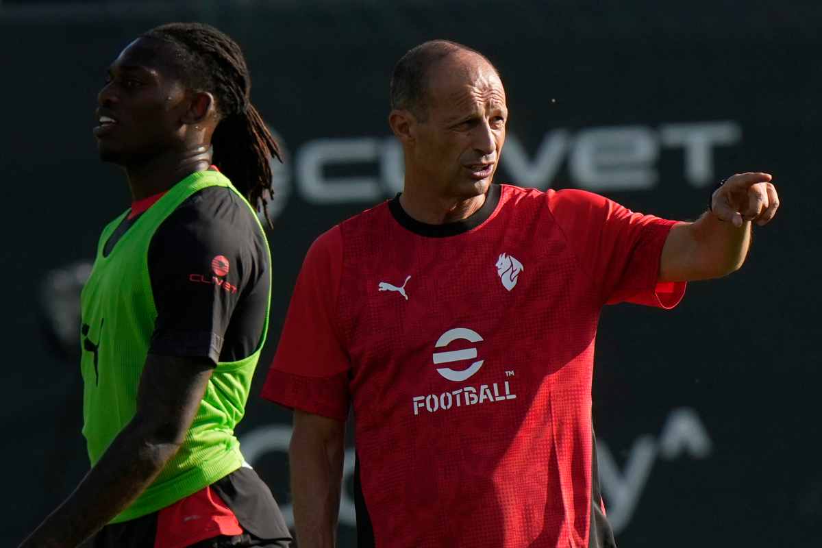 Allegri fornisce indicazioni a Rafa Leao