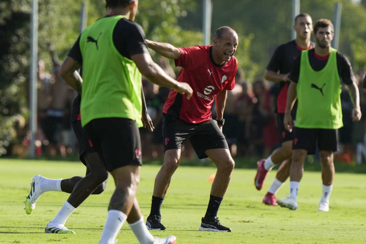 Allegri dà indicazioni agli allenamenti