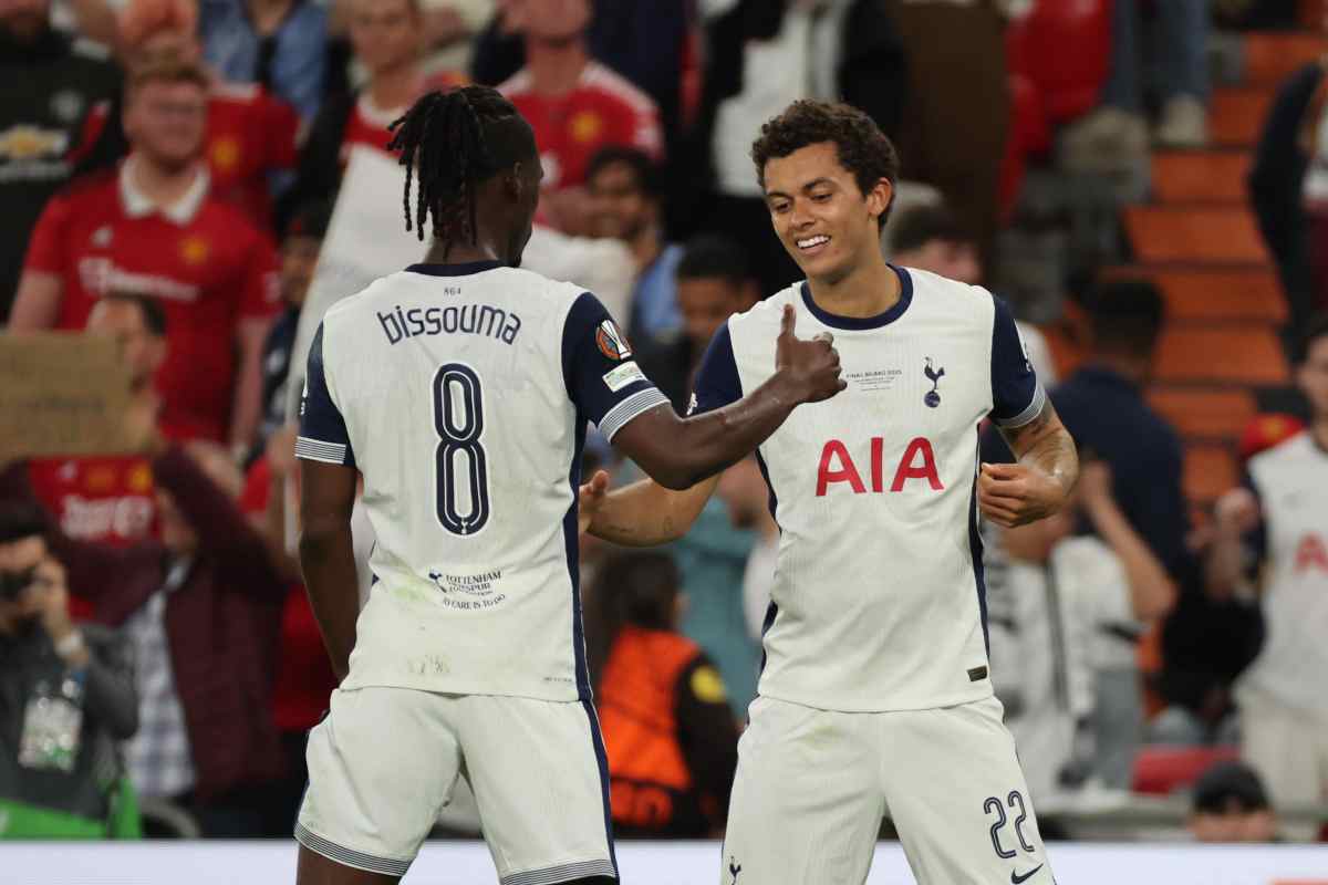 Bissouma con la maglia del Tottenahm