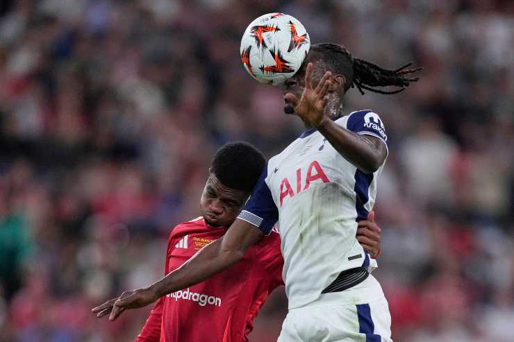 Bissouma in un contrasto aereo