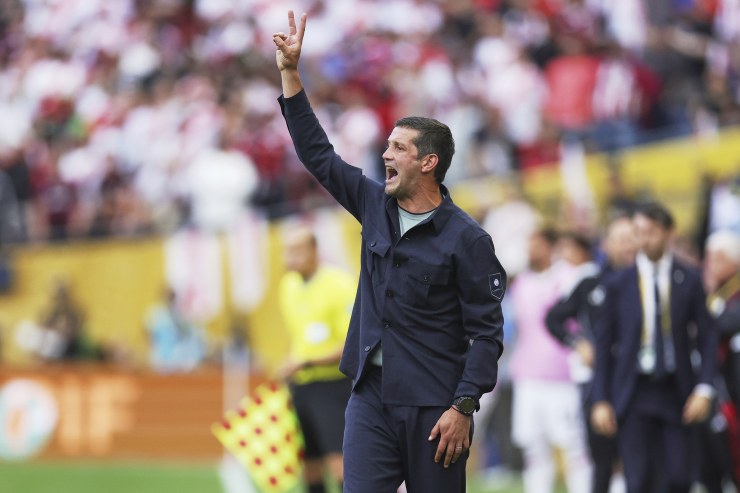 Chivu dà indicazioni 