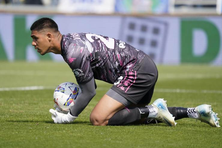 Il portiere Devis Llach Vasquez con la maglia dell'Empoli