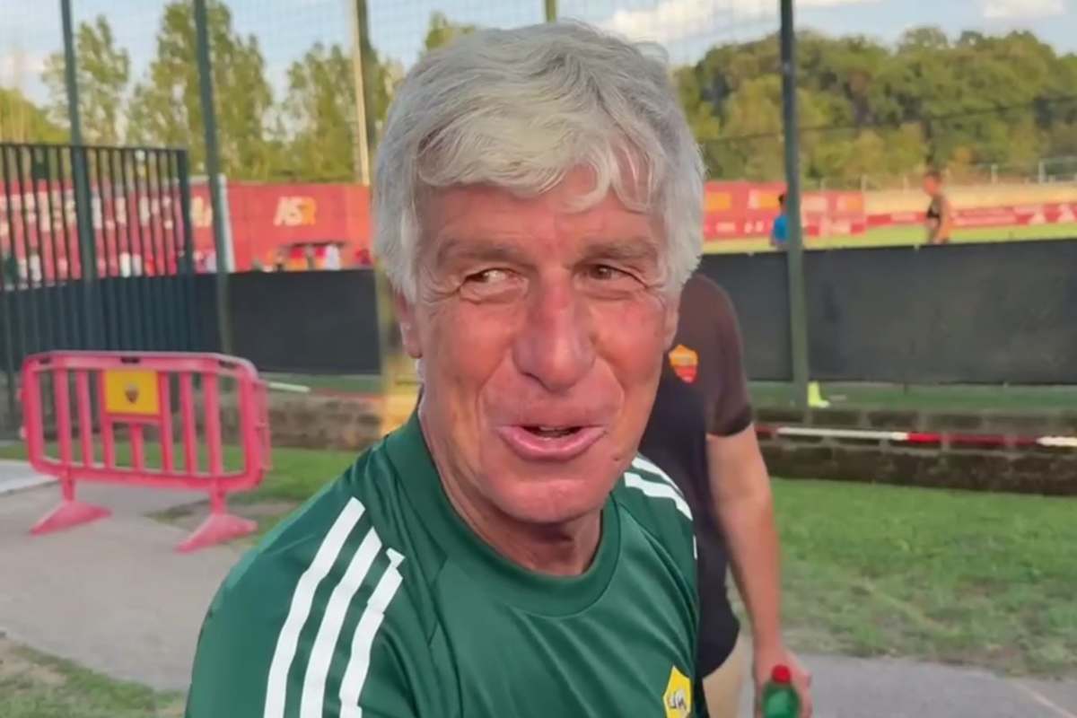 Gasperini sorridente a Trigoria