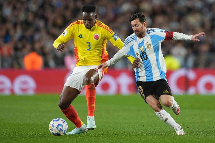 Lucumí riesce a frenare una sortita di Messi