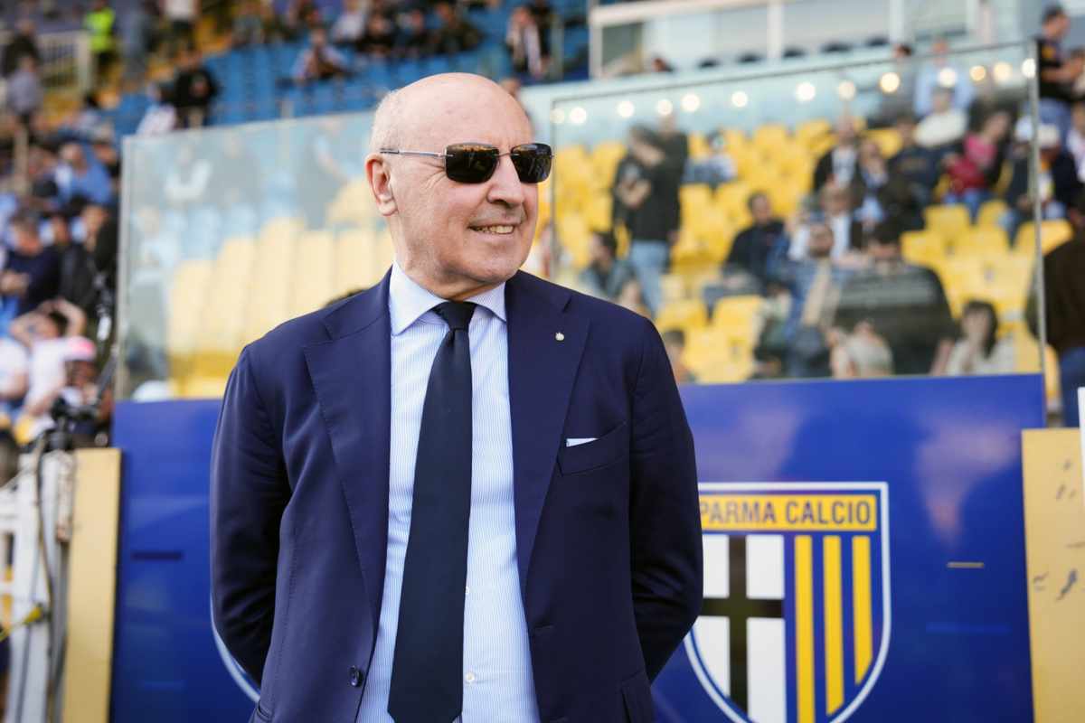 Marotta in primo piano è il presidente dell'Inter