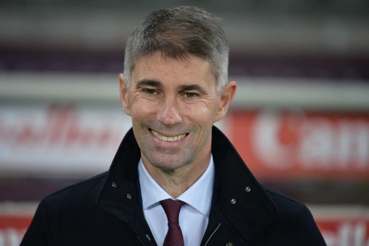 Massara sorridente a bordo campo