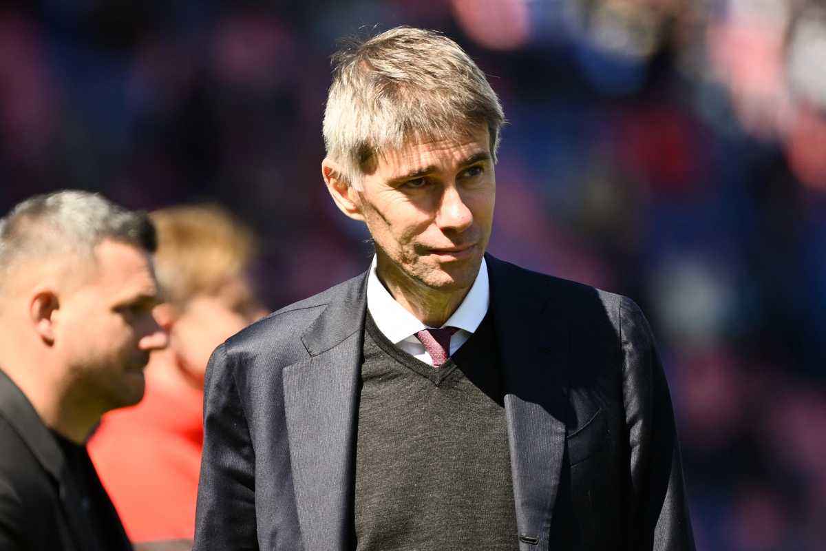 Ricky Massara a centrocampo prima dell'inizio della partita