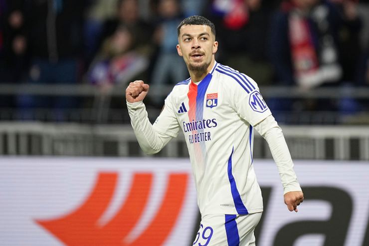 Mikautadze esulta dopo un gol