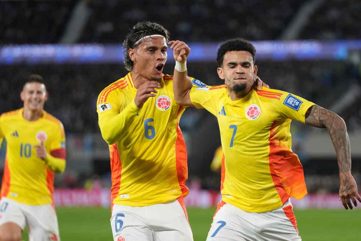 Rios esulta con Luis Diaz