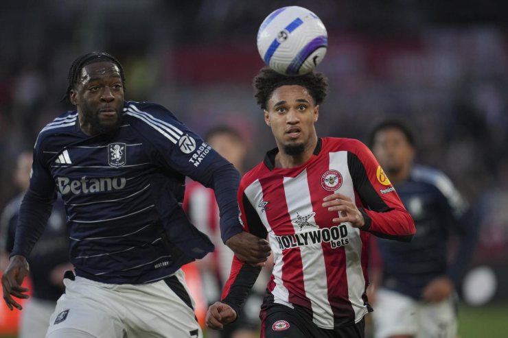 Schade del Brentford conduce palla 