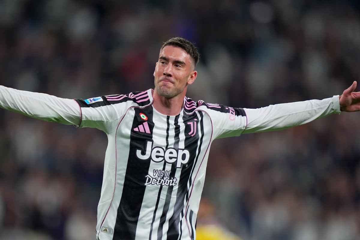 Vlahovic a braccia aperte festeggia così il gol