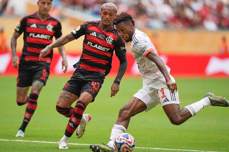 Wesley prova a schermare un'azione avversaria