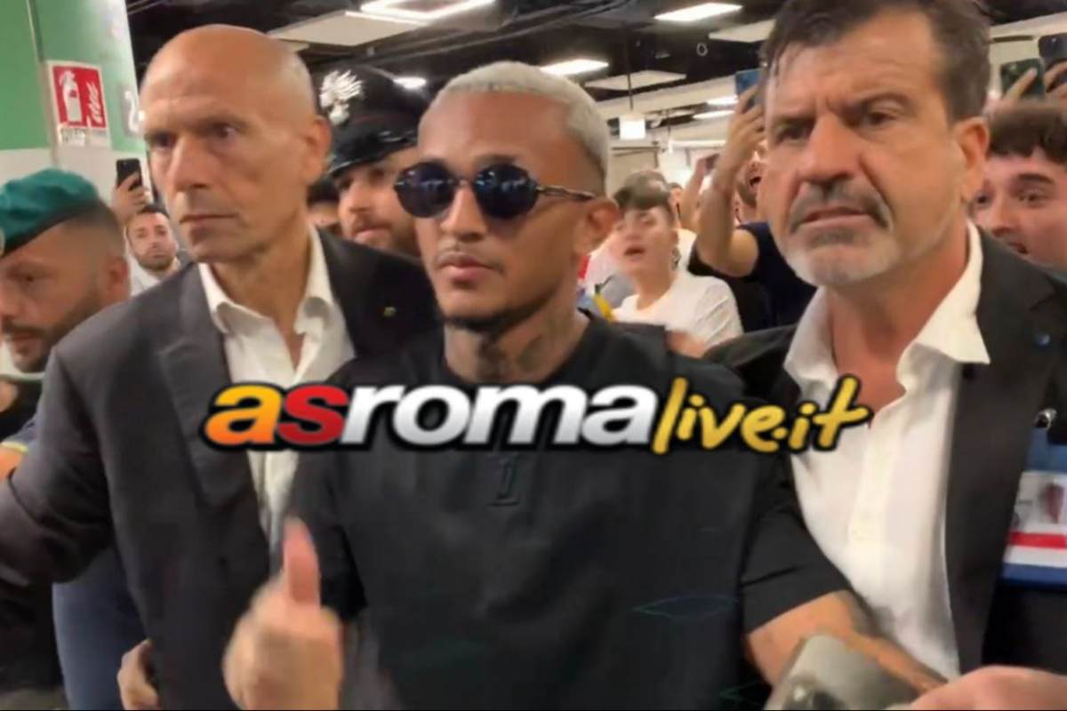 Wesley, nuovo esterno della Roma, è atterrato a Fiumicino
