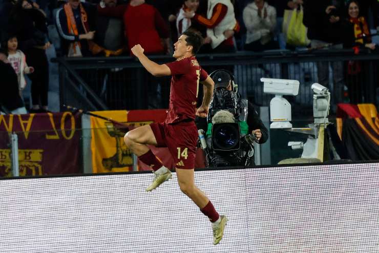 L'attaccante della Roma, Eldor Shomurodov 