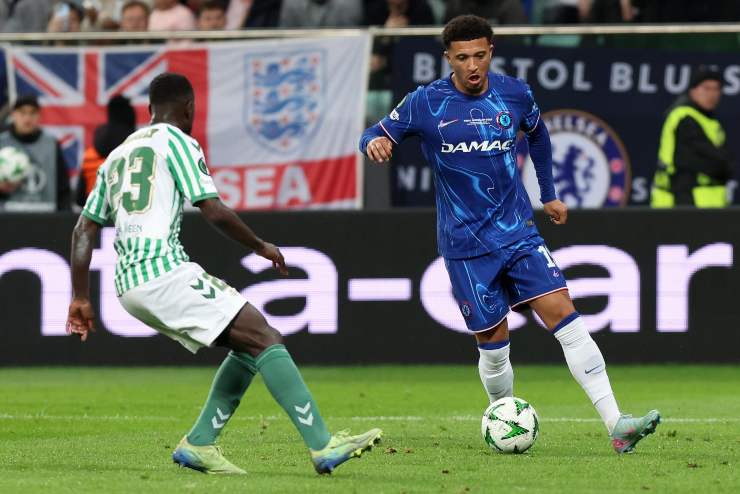 Jadon Sancho, esterno del Manchester United, con la maglia del Chelsea 