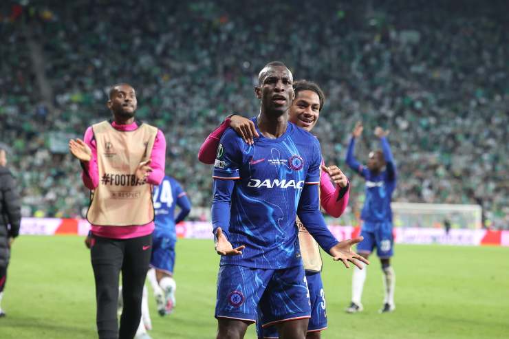 Nicolas Jackson, esultante dopo una reta con la maglia del Chelsea 