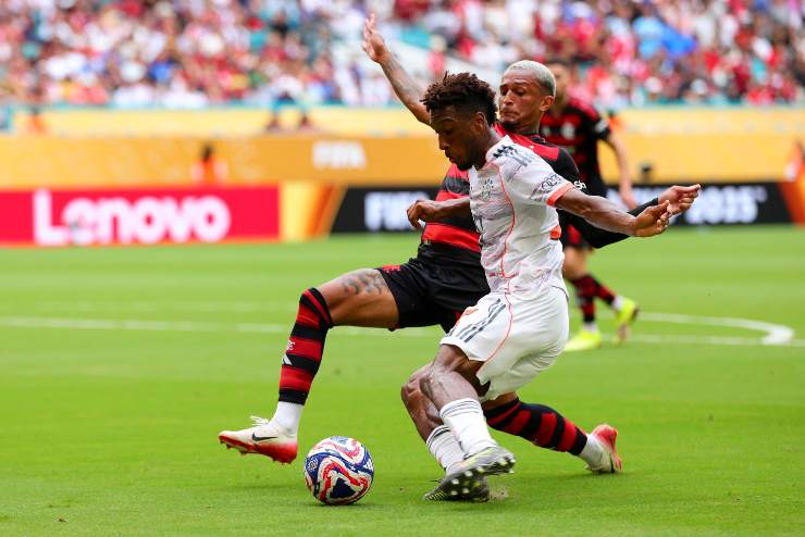 Wesley, terzino brasiliano del Flamengo impegnato in un'entrata