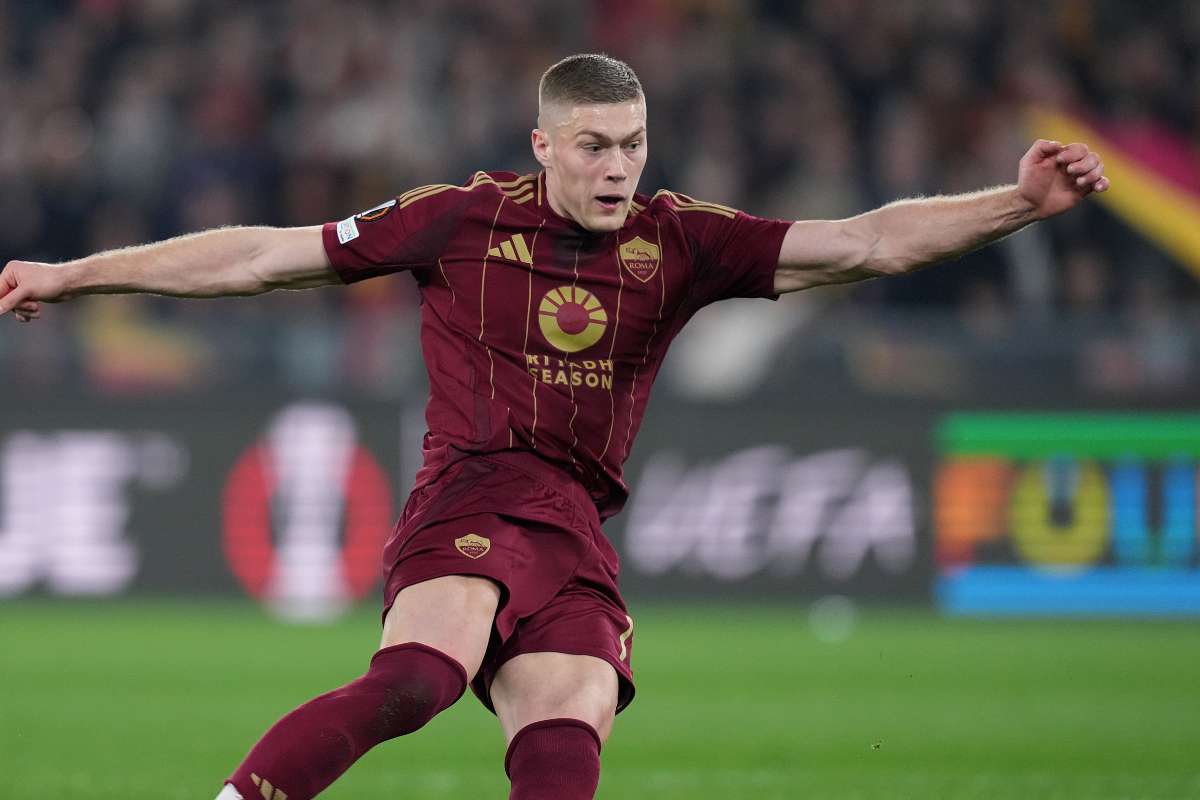 Artem Dovbyk scocca una conclusione tra i pali avversari