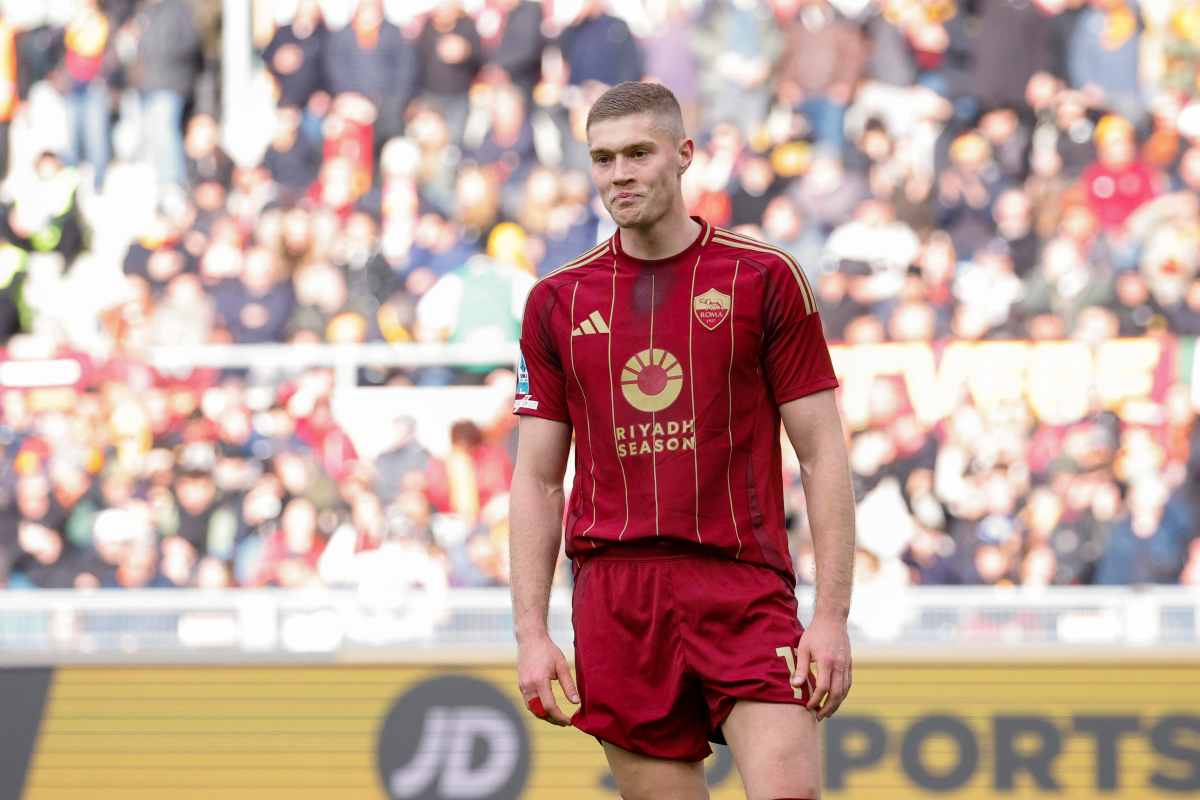 Dovbyk con la maglia della Roma