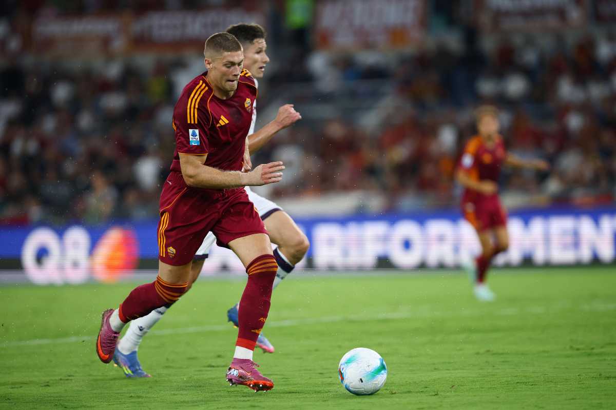 Dovbyk con la maglia della Roma